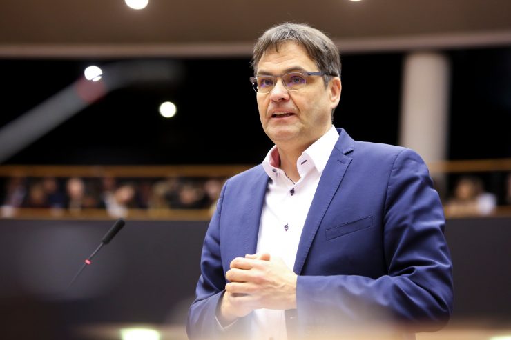 Interview / Der Europaabgeordnete Peter Liese über die Impfkampagne der EU