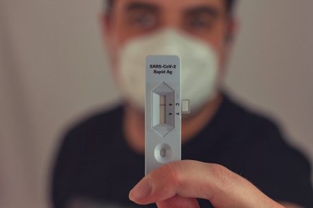 Kein Recycling / Regierung gibt Hinweis: Schnelltests gehören nach Gebrauch in den Hausmüll 