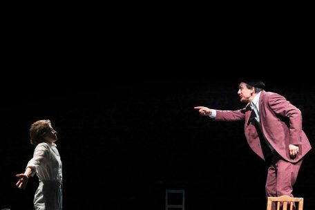 Théâtre / Un virus mortel, un blog érotique et un délire avec cinq chevaux