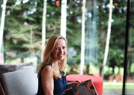 Isabelle Marinovs Weg zu ihrem Traumberuf als Schriftstellerin nahm einen Umweg über ein Jura-Studium und eine fünfjährige Praxis als Anwältin