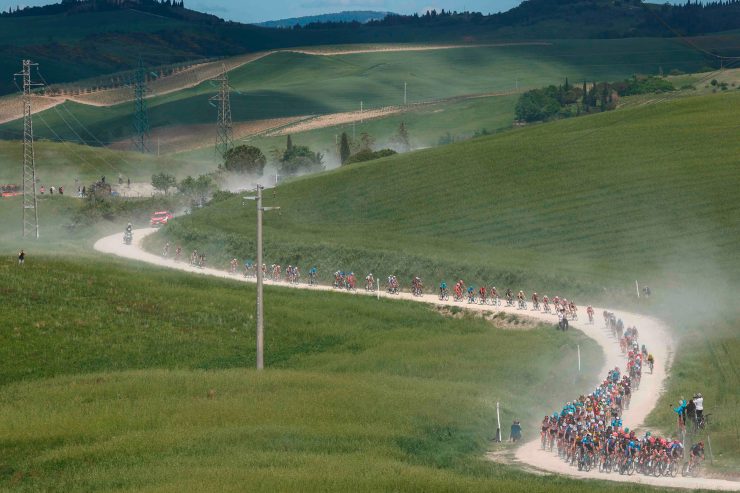 Giro d’Italia  / Ehemaliger Leopard-Fahrer Schmid gewinnt „Schotter-Etappe“ des Giro – Bernal hängt Evenepoel ab