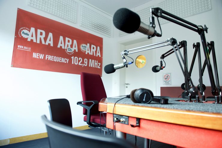 Luxemburg / Medienminister Bettel unterzeichnet Subventionsvertrag mit Radiosender ARA