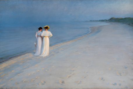 Soirée calme sur la plage de Skagen, Sonderstrand (Anna Ancher et Marie Kroyer marchant)