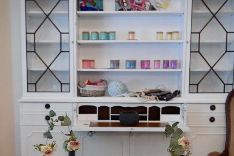 Das „Kuddelmuddel“ befindet sich nicht in einem traditionellen Geschäftslokal, sondern in einem Wohnhaus