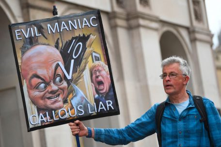 Großbritannien / Johnsons Ex-Chefberater wirft britischer Regierung in Pandemie Versagen vor