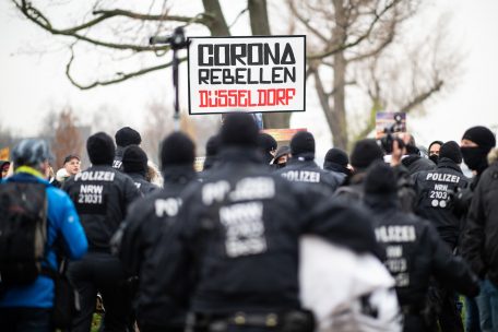 Interview mit Konfliktforscher / „Die Hochphase der Querdenker-Bewegung ist vorbei“