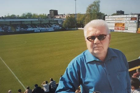 Val Olinger an seinem Stammplatz auf der Escher „Grenz“ im Jahr 2007
