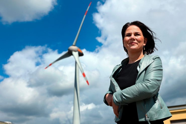 Deutschland / Die Debatte um Baerbock und die Benzinpreise zeigt, wie groß das Skandalisierungspotenzial des Themas ist