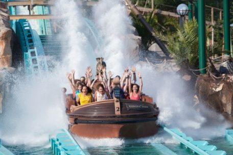 Spaß mit dem kühlen Nass bietet die Wasserattraktion Atlantica Super Splash im Europa-Park
