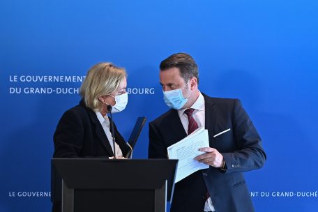 Premier Xavier Bettel und Gesundheitsministerin Paulette Lenert sind sich einig: Der Weg zurück ist mit Auflagen verbunden, deren Nichtbefolgung ernste Konsequenzen haben kann