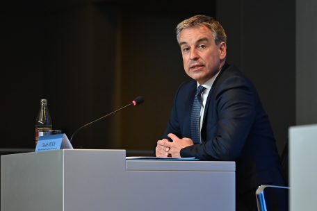 Bildung / Minister im Kreuzverhör: Meisch stellt sich Fragen von Schülern, Lehrern und Eltern zum Corona-Schuljahr