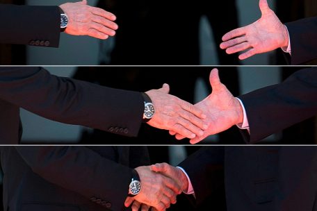 Der Handschlag, der das Gipfeltreffen eröffnete