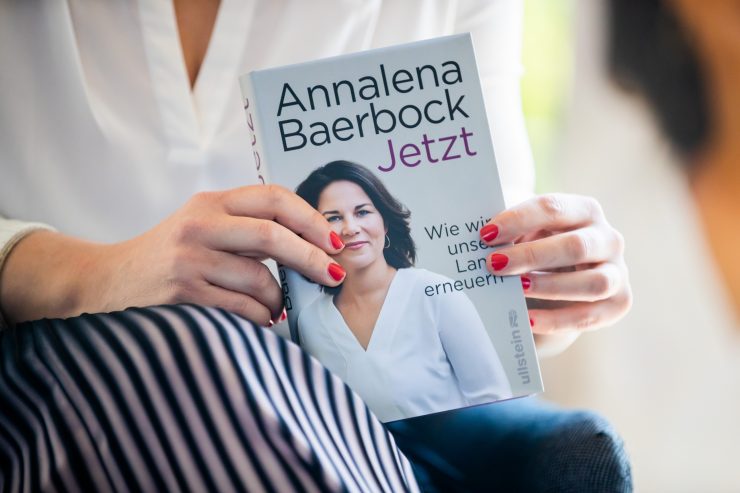 Deutschland / Mensch Baerbock: Kanzlerkandidatin bringt pünktlich zum Wahlkampf ein neues Buch heraus