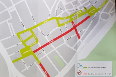 Gestern in den Briefkästen: Der Flyer der Stadt Esch mit den Ausweichrouten zur Alzettestraße