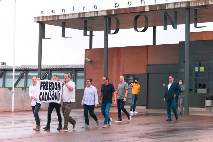 Spanien / Verurteilte katalanische Separatisten begnadigt und freigelassen