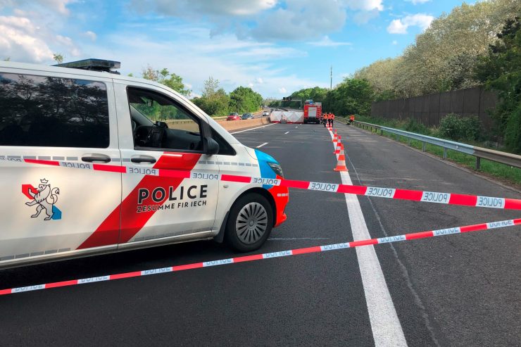 Polizei / Nach Panne auf der Autobahn: Frau stirbt bei Unfall auf der A3