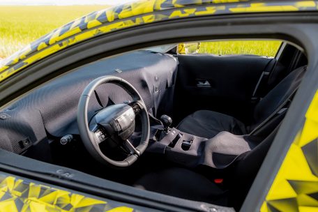 Noch ist der Innenraum des neuen Opel Astra streng geheim …