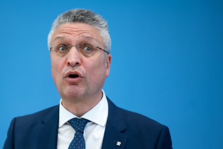 Deutschland / RKI-Chef Wieler im Interview: „Wir brauchen mehr als 80 Prozent zweimal Geimpfte“