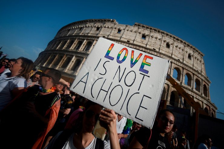 Antidiskriminierungsgesetz / Mussolini dafür, Salvini dagegen: Italiens Rechte streiten über Homophobie