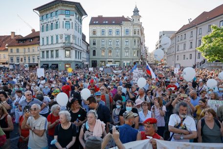 Tausende demonstrieren Ende Juni in der Hauptstadt Ljubljana gegen die Regierung