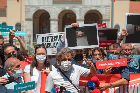 Türkei / Proteste von Journalisten nach brutaler Festnahme von AFP-Fotograf