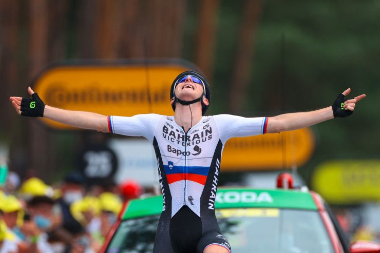 Tour de France / 7. Etappe: Van der Poel baut Vorsprung aus – Roglic schwächelt am längsten Tag