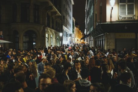 Der Wettlauf / Impfkampagne versus Delta-Variante – ein Expertengespräch