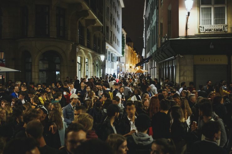 Der Wettlauf / Impfkampagne versus Delta-Variante – ein Expertengespräch