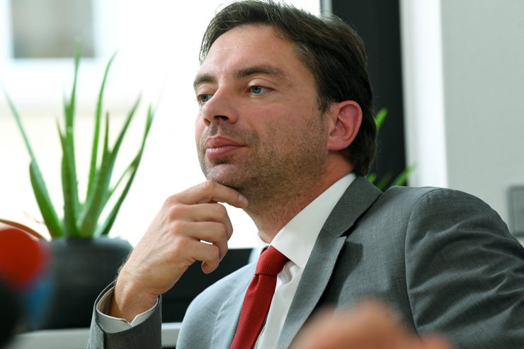 Analyse / Fred Keups wackelige These: gendergerechte Sprache zu kompliziert für Schüler