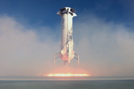 Mit Geld aus dem Versandhandel gebaut: die Rakete „New Shepard“ bei der Landung