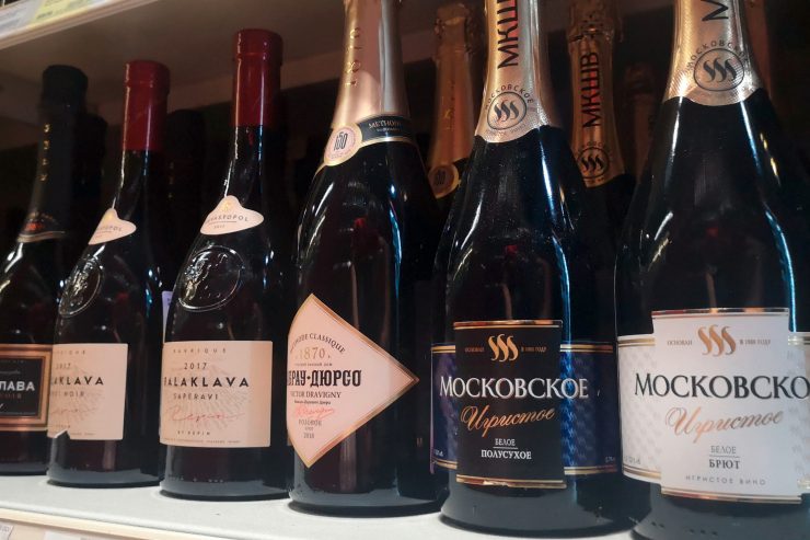 Absurdes Gesetz / Der russische Champagner-Etikettenschwindel
