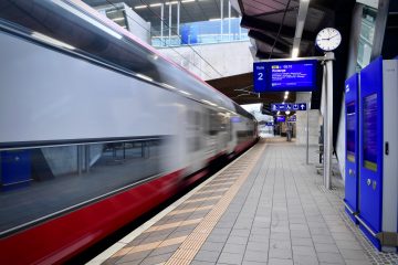 Luxemburg / Mann torkelt am Bahnhof und fällt aufs Gleisbett