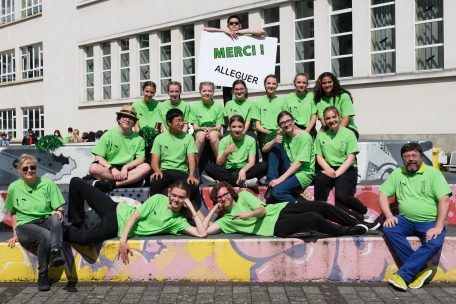 Schüleraktion im Escher „Jongelycée“ / Ein rockiges „Merci“ dem Schulpersonal 