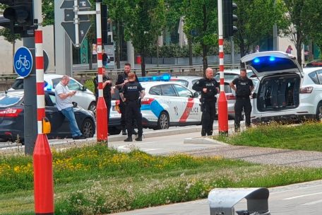 Kirchberg / Mann mit Messer löst größeren Polizeieinsatz im Einkaufszentrum Auchan aus