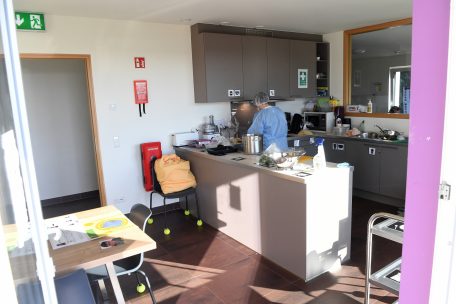 Covid hat och Suitte fir de Fonctionnement an de Foyere vun der Fondatioun. Dernieft hunn eng ganz Partie Aktivitéite missen ofgesot ginn.