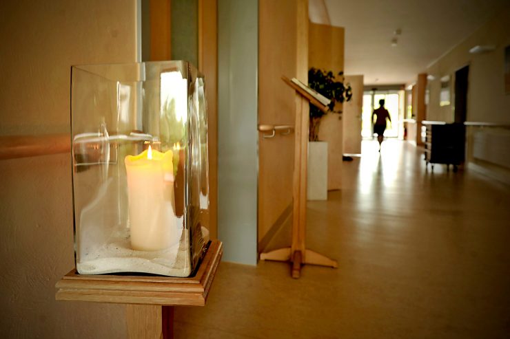 Omega90 / Sterben und Trauern in Corona-Zeiten: Rückblick auf ein schwieriges Jahr 2020