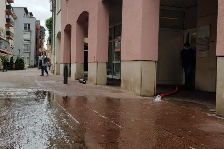 Überschwemmung / Esch kommt vergleichsweise glimpflich davon: Vollgelaufene Keller und geschlossenes Testzentrum