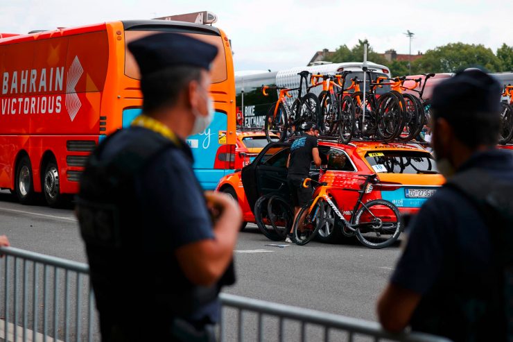 Radsport / Doping-Verdacht bei der Tour: Polizei durchsucht Teamhotel von Bahrain Victorious