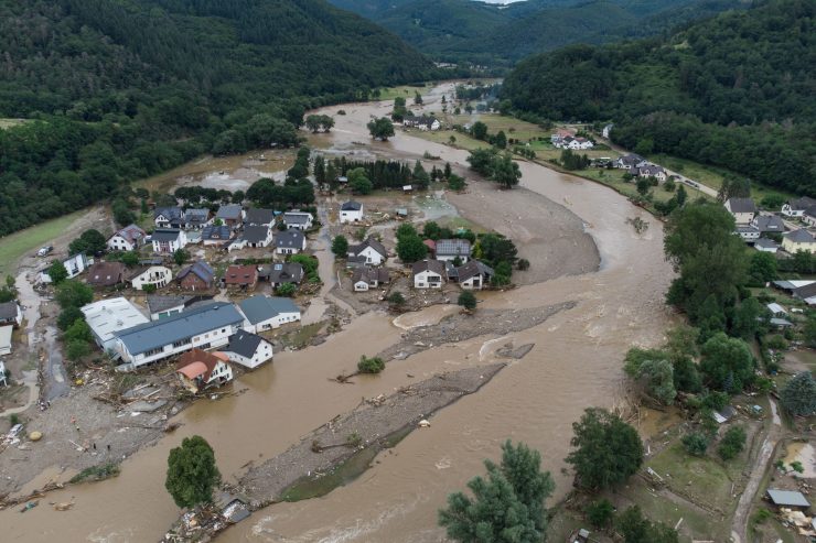 Hochwasser / Mindestens 42 Tote im Westen Deutschlands