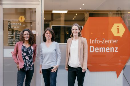 Im „Info-Zenter Demenz“ in der hauptstädtischen rue des Bains informieren Isabel Pereira, Christine Dahm-Mathonet und Maiti Lommel (v.l.n.r.) Angehörige und Interessenten über das Thema Demenz