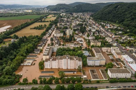 Straßenzüge in Trier-Quint sind am Freitag nach den verheerenden Regenfällen noch überschwemmt
