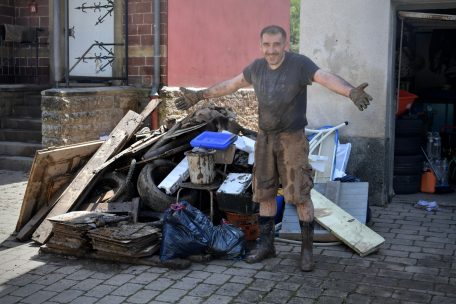 Hochwasser / Welle der Solidarität: Quer durch Luxemburg bewältigen Einwohner und Helfer gemeinsam die Schäden