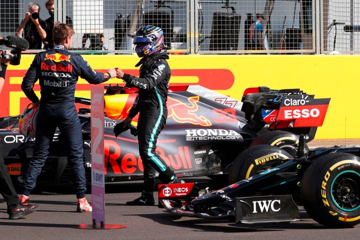 Formel 1 / Mercedes und Red Bull entzweit nach dem Crash – und vereint gegen Rassismus