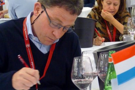 Weintester Arno Bauer aus Luxemburg<br />
