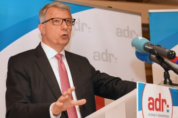 Bilanz vor der Sommerpause / Die ADR fordert ein Referendum zur Verfassung