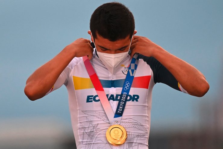 Tokyo 2020 / Ecuadors zweiter Goldjunge: Richard Carapaz sichert sich den Sieg im Straßenrennen