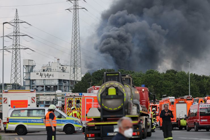 Deutschland / Leverkusen: Ein Toter bei Explosion in Tanklager 