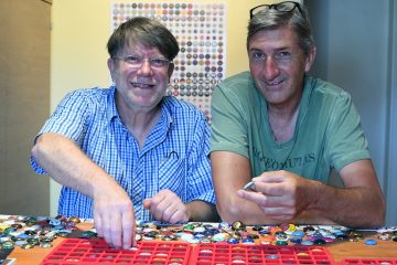 Sie sammeln Champagnerdeckel / Die Leidenschaft der Placomusophilisten