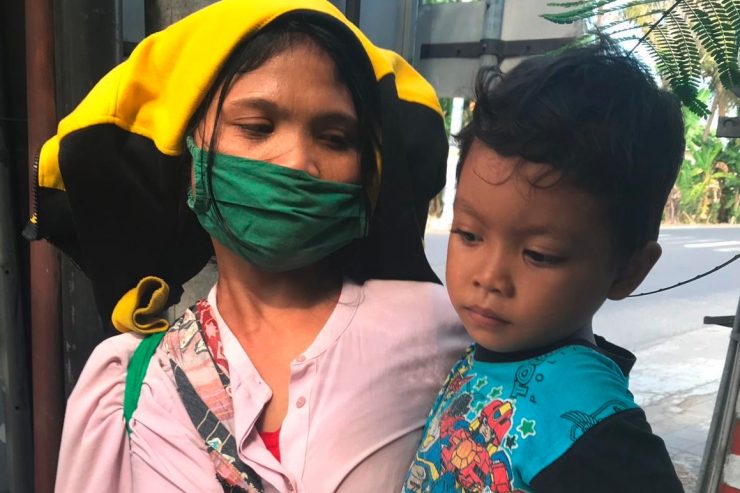 Südostasien / „An vorderster Front“ – Wie Indonesiens Kinder unter der Pandemie leiden