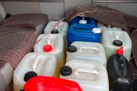 Erwischt / Fahrer schmuggelt 240 Liter Benzin von Luxemburg nach Deutschland